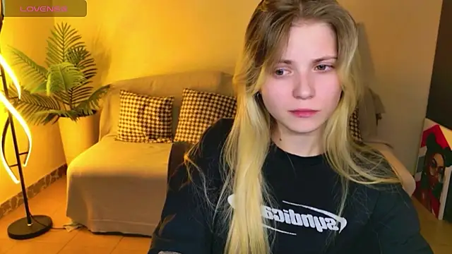LisaRainbow live cam on StripChat