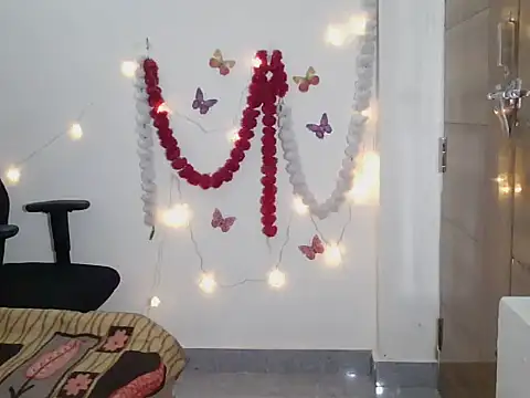 LOVE_GAUR69 webcam