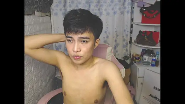 _peachyboyyy live cam on StripChat