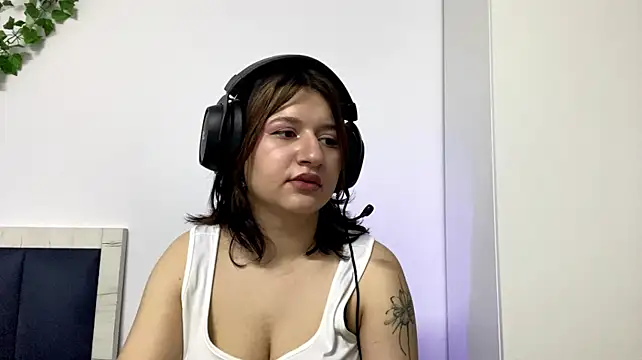 LouraMeinel live cam on StripChat