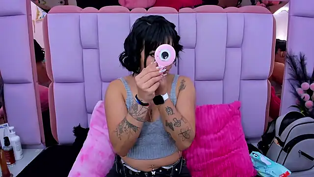 roxane_vega live cam on StripChat