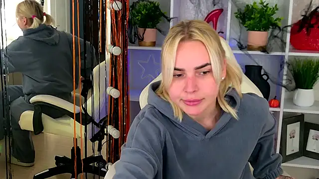 EmmiLive