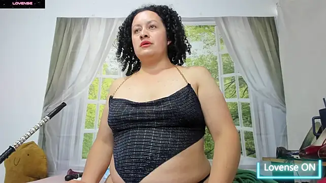 nikoll32_ (F milf) - fingers pussy
