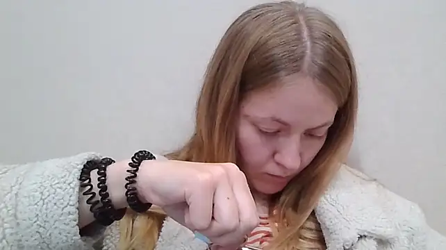LarissaTewes live cam on StripChat