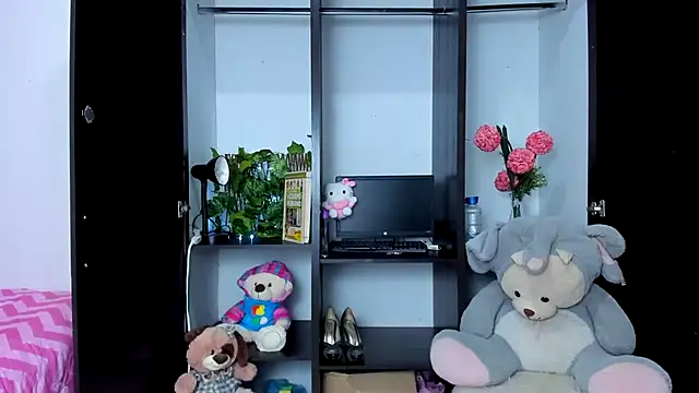 zara_cute live cam on StripChat
