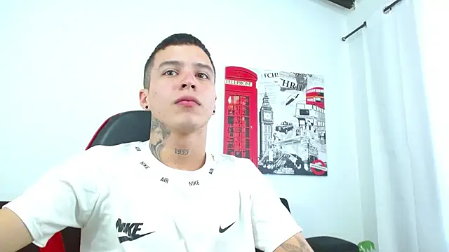 Cumandres18 live sex cam