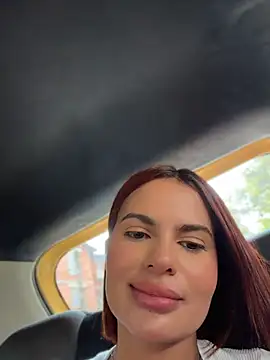 Irina_Velvett live cam on StripChat