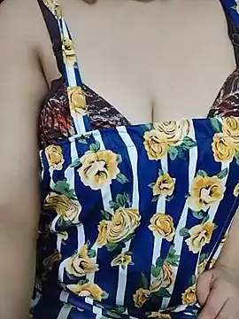 Cute-Priynka live cam on StripChat