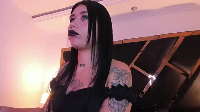 SusanVilla live cam on StripChat