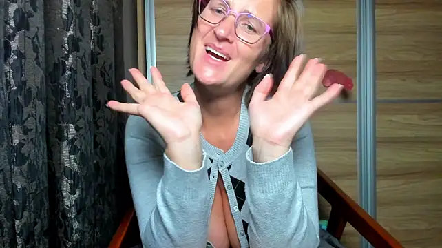 CurvyJules69
