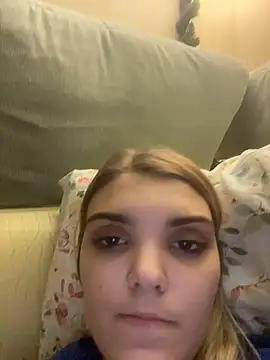 FlirtyLolaa live cam on StripChat