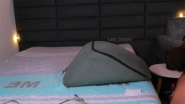 kathieandpovcock1 live cam on StripChat