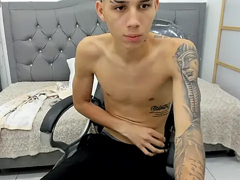paul_ponce live cam on StripChat