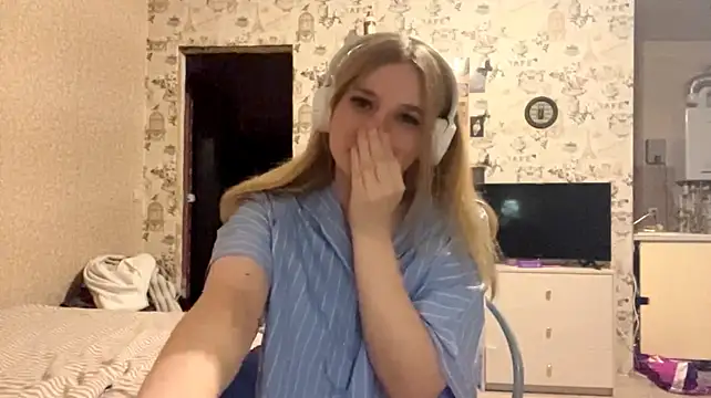 MickeyAshland live cam on StripChat