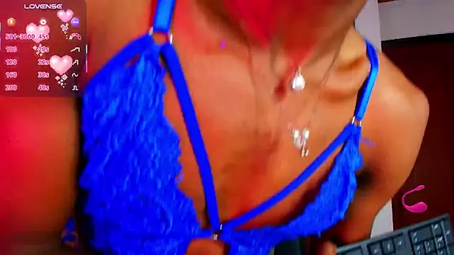 EbonyHansNight webcam