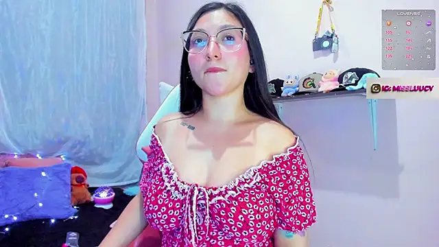 lucy_neil live cam on StripChat