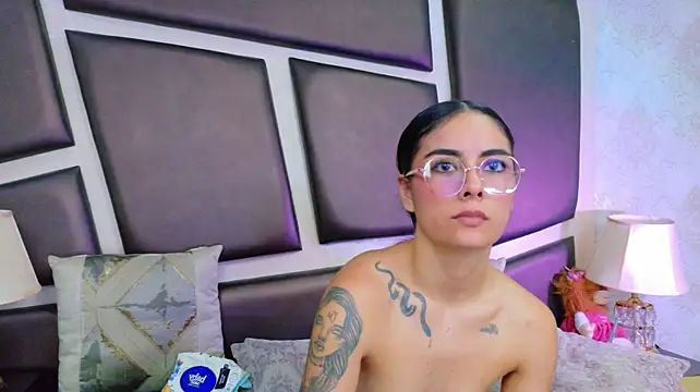 NicoleEsposito live cam on StripChat
