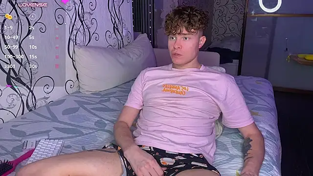 holy_eggs_02 live cam on StripChat