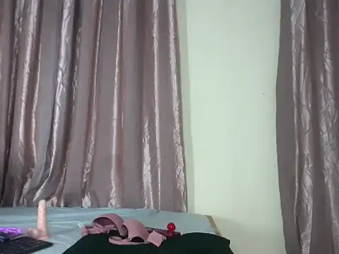 sexygirly2 live cam on StripChat