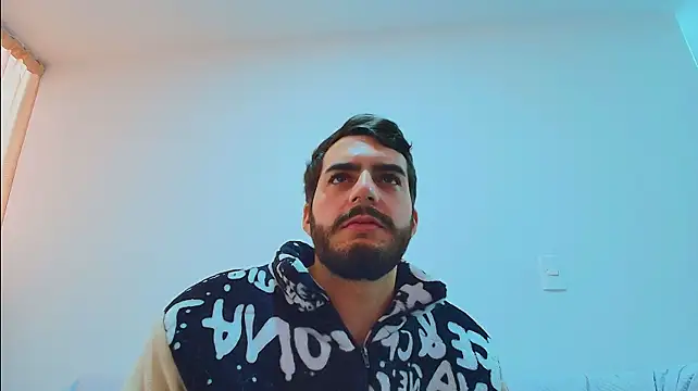 thomas_gun live cam on StripChat