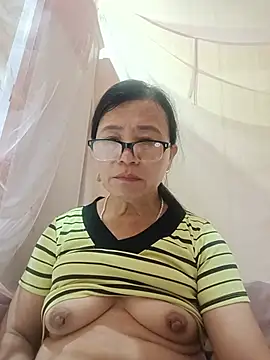 Chilly-wet live cam on StripChat