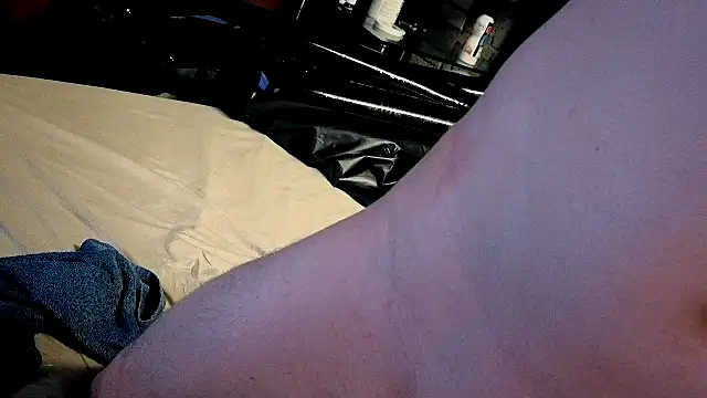 ashleyandtommy1 live cam on StripChat