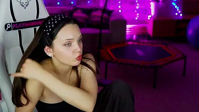 Olivia054_Sweet live cam on StripChat