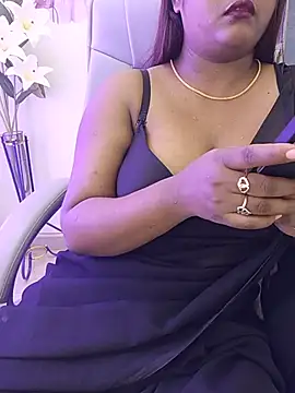 LoveLy-Soneya live cam on StripChat