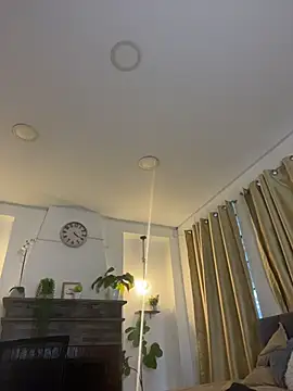 Nahial1 live cam on StripChat
