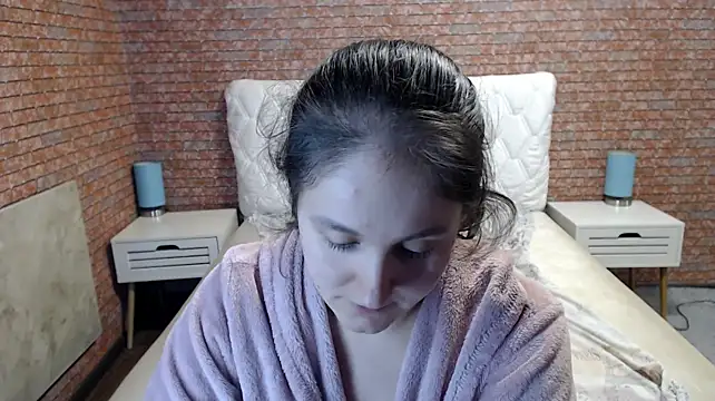 Holliy_Cooper live cam on StripChat