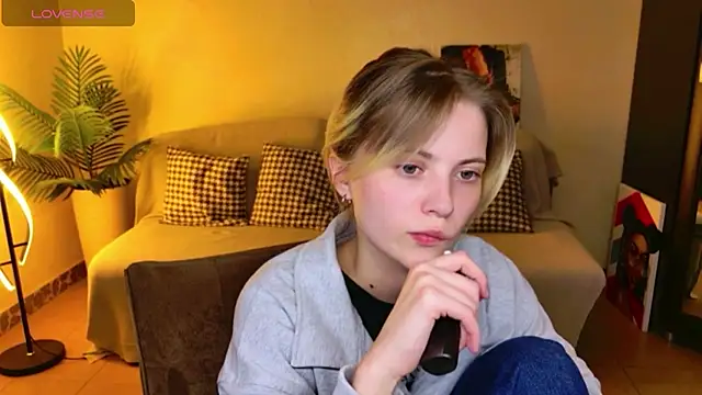 LisaRainbow live cam on StripChat