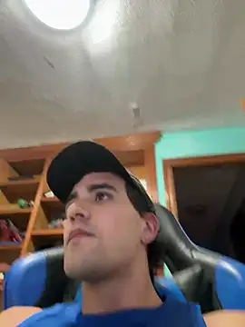 aavrdvh33 live cam on StripChat