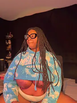 GirthGoddessCoco live cam on StripChat
