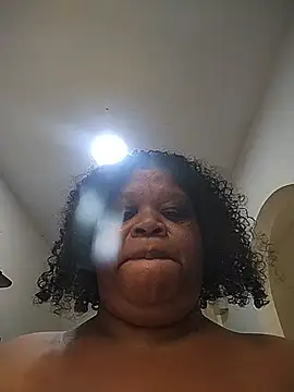 Exoticbigmandy live cam on StripChat