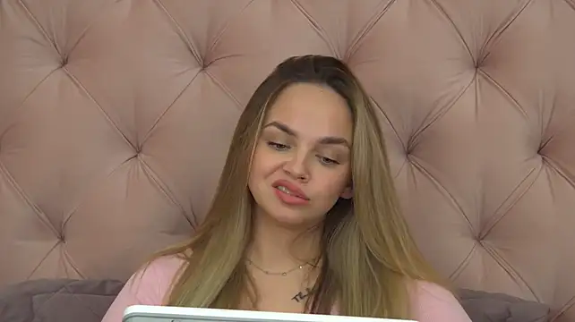 AnitaVenture live cam on StripChat
