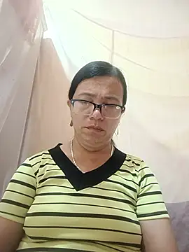 Chilly-wet live cam on StripChat