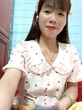 AmyLinee01 live cam on StripChat