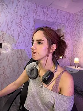 Elodiee_Roussee live cam on StripChat
