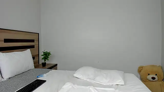 Renee-18 webcam