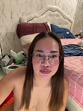 ponthip (F young) - Show my tits