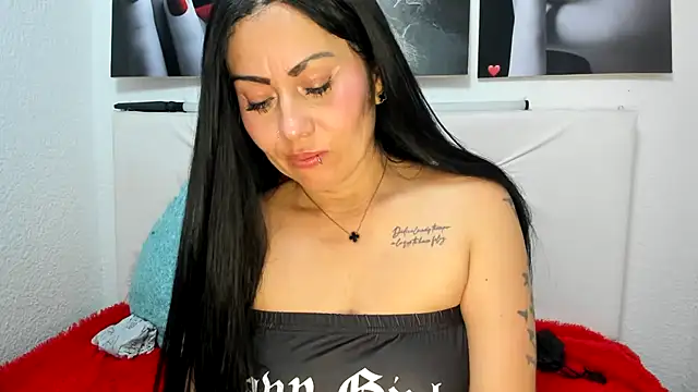 Tania_mature live cam on StripChat