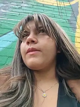 ivy_enjoy (F young) - Oil my tits in bus