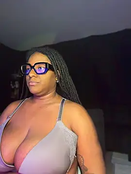 GirthGoddessCoco live cam on StripChat