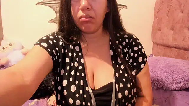 Catherine_tabarezx live cam on StripChat