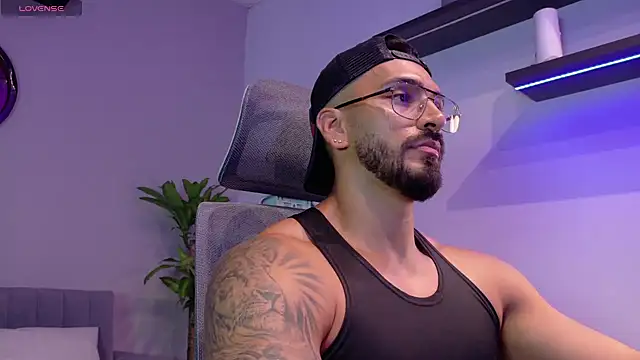 tony_muscle live cam on StripChat