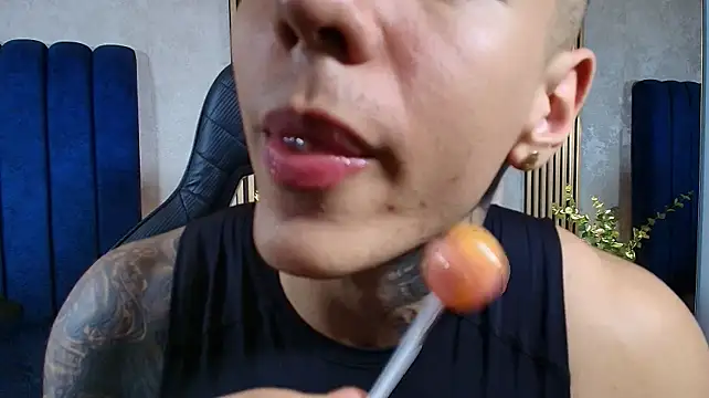 SalvatoreDmore live cam on StripChat