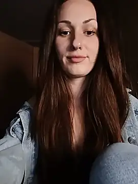 LunaCrystall live cam on StripChat