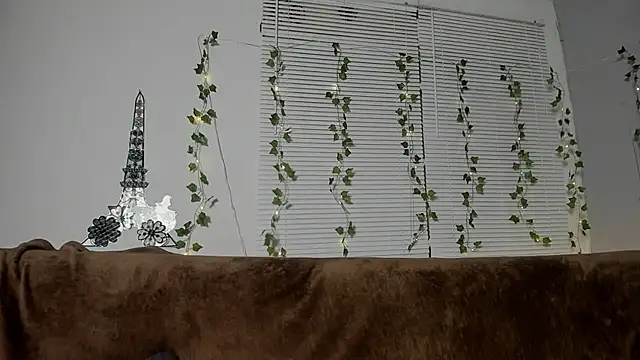 Lala_fluffy live cam on StripChat