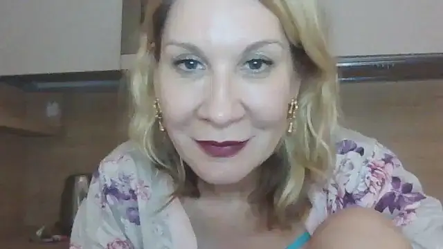 Melavique live cam on StripChat