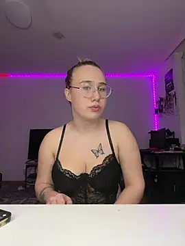 MarieHofer19 live cam on StripChat
